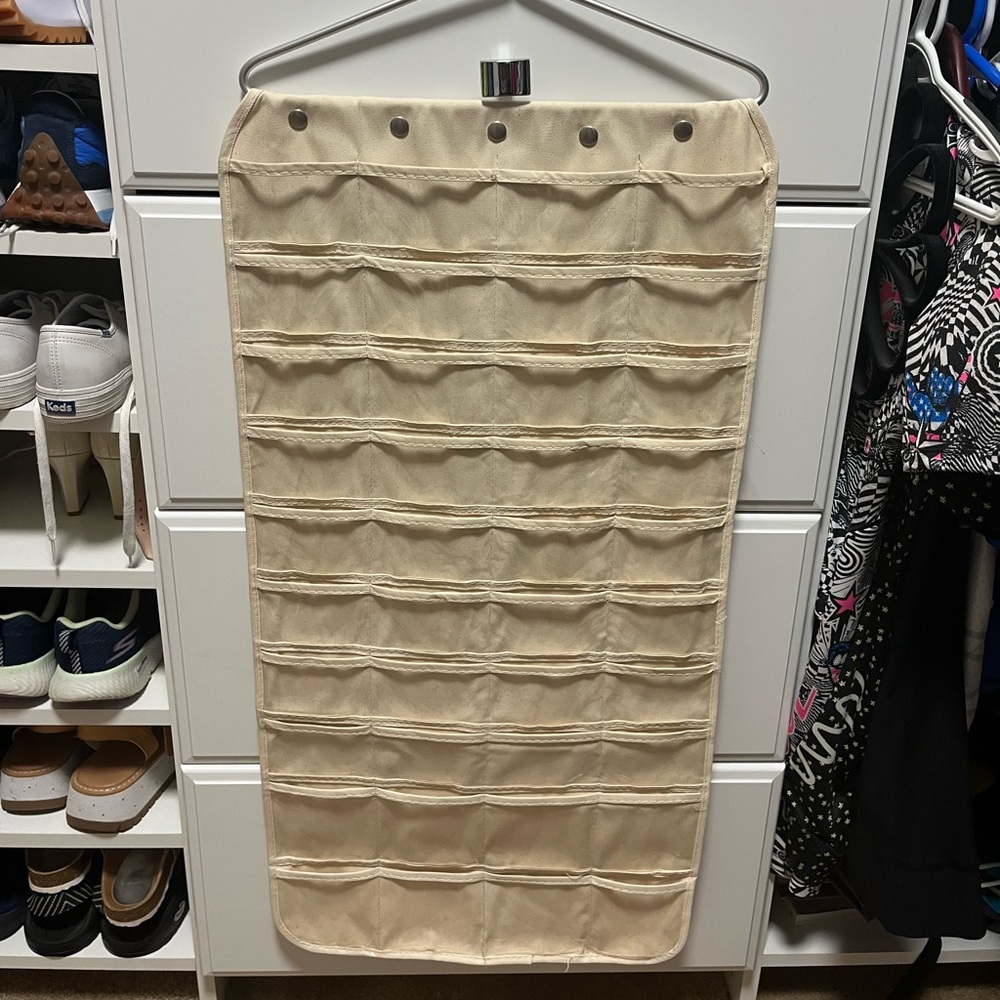 Hanging jewelry bag